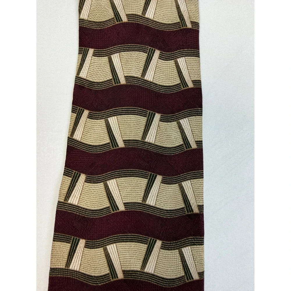 417 by Van Heusen Mens Silk Necktie Burgundy Tan Geometric Wave Pattern Tie